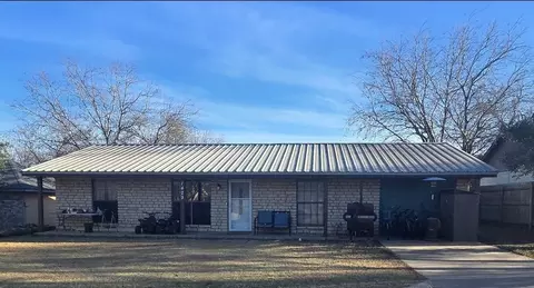 1429 W Torrey St, Granbury, TX 76048