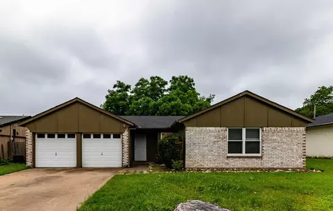513 Charlyne Dr, Burleson, TX 76028