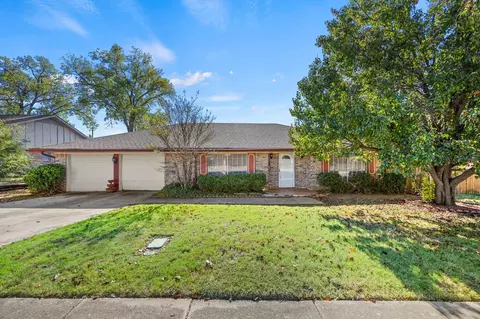 7258 Brentwood Stair Rd, Fort Worth, TX 76112