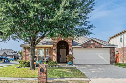 203 Travis Ln, Lavon, TX 75166