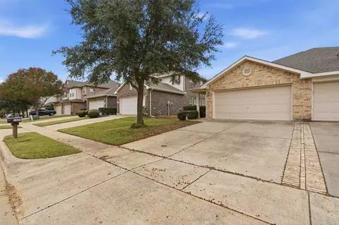 1425 Ravenwood Dr, Mansfield, TX 76063