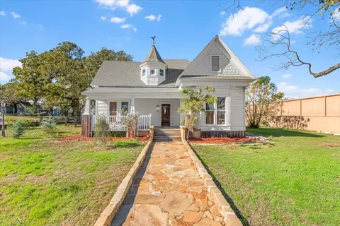 112 S Evans St, Boyd, TX 76023