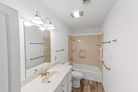 Bath - 1812 Trinity Dr, Waco, TX 76710 photo 3 of 3