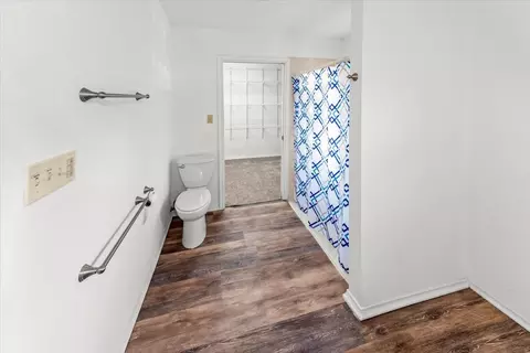 Bath - 1812 Trinity Dr, Waco, TX 76710 photo 1 of 3