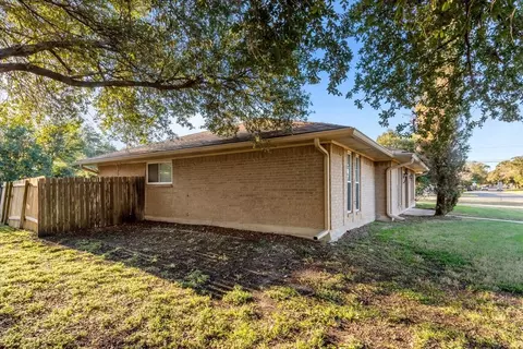 Exterior - 1812 Trinity Dr, Waco, TX 76710 photo 1 of 5