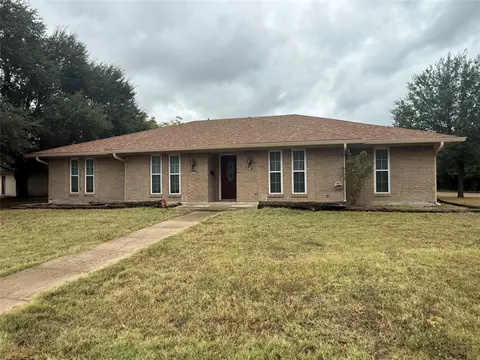 Exterior - 1812 Trinity Dr, Waco, TX 76710 photo 2 of 7
