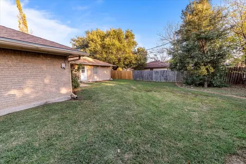 Exterior - 1812 Trinity Dr, Waco, TX 76710 photo 4 of 5