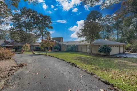 176 Madonna Dr, Benton, LA 71006