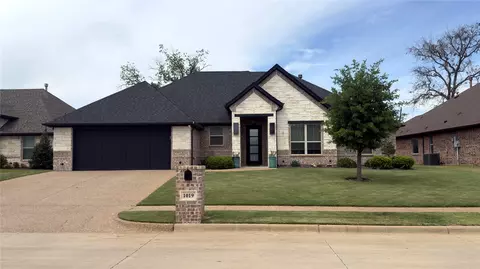1019 Anna Cir, Granbury, TX 76048