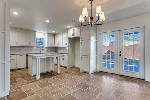 1024 W Apache Trl, Granbury, TX 76048