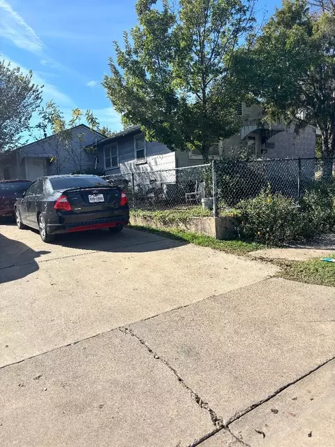 2577 22nd St, Fort Worth, TX 76106
