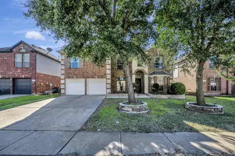 2727 Gillespie Ct, Grand Prairie, TX 75052