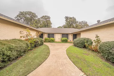 512 Billie Ruth Ln, Hurst, TX 76053