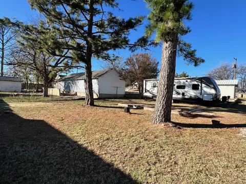 Exterior - 700 E Highland Ave, Comanche, TX 76442 photo 9 of 10