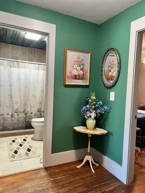 Entry Way - 700 E Highland Ave, Comanche, TX 76442 photo 1 of 2