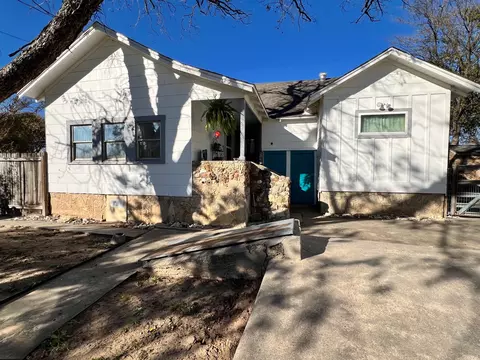 Exterior - 700 E Highland Ave, Comanche, TX 76442 photo 4 of 10