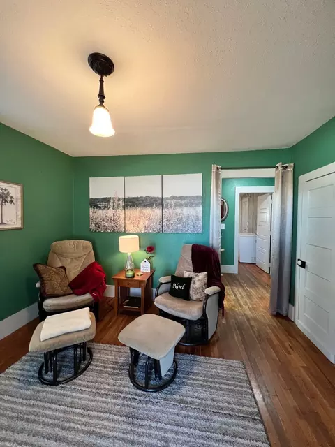 Living - 700 E Highland Ave, Comanche, TX 76442 photo 1 of 4