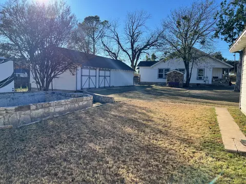Exterior - 700 E Highland Ave, Comanche, TX 76442 photo 10 of 10
