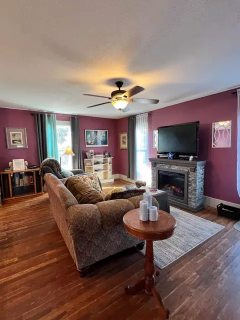 Living - 700 E Highland Ave, Comanche, TX 76442 photo 2 of 4