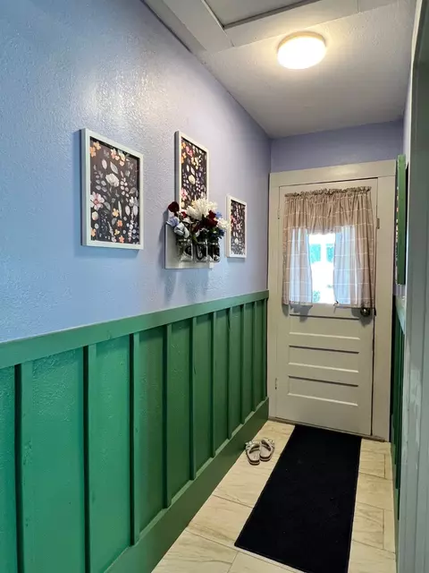 Entry Way - 700 E Highland Ave, Comanche, TX 76442 photo 2 of 2