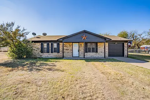 2015 Wood Ct, Granbury, TX 76048