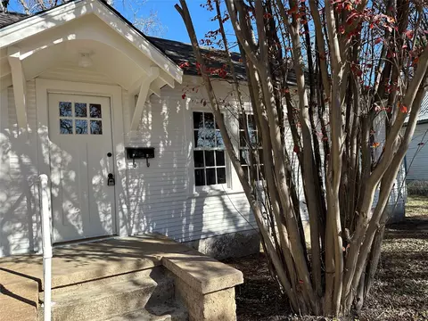 Exterior - 307 E Grand Ave, Comanche, TX 76442 photo 7 of 7