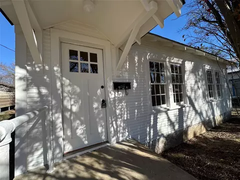 Exterior - 307 E Grand Ave, Comanche, TX 76442 photo 6 of 7