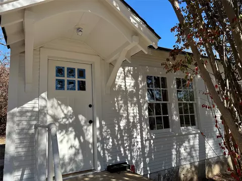 Exterior - 307 E Grand Ave, Comanche, TX 76442 photo 2 of 7