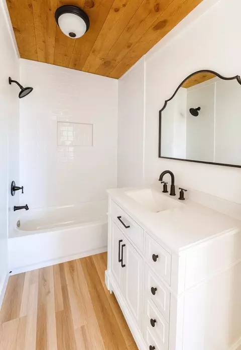 Bath - 307 E Grand Ave, Comanche, TX 76442 photo 1 of 1