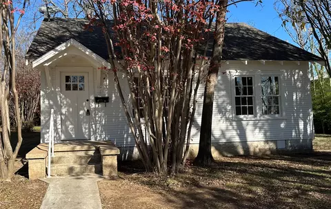 307 E Grand Ave, Comanche, TX 76442