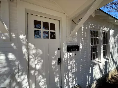 Exterior - 307 E Grand Ave, Comanche, TX 76442 photo 5 of 7