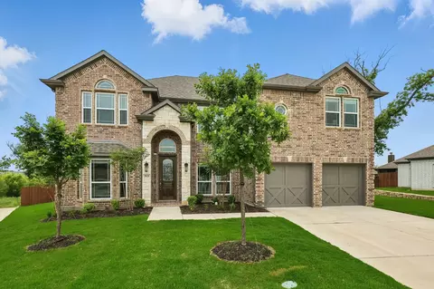 2821 White Plains Dr, Midlothian, TX 76065
