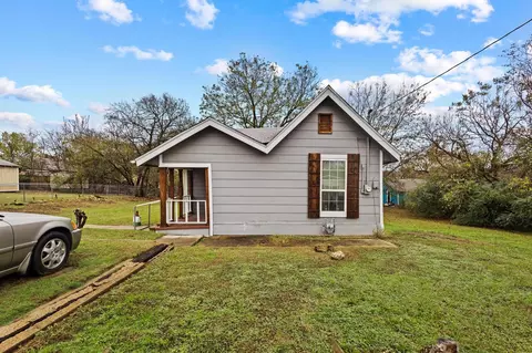 Exterior - 512 S Lamar Ave, Denison, TX 75021 photo 2 of 5