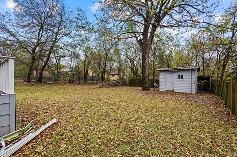 Exterior - 512 S Lamar Ave, Denison, TX 75021 photo 5 of 5