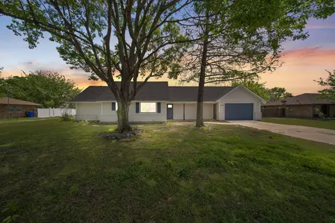 420 Wolf Run Ct, Lavon, TX 75166