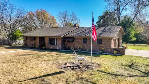 3706 Red Bud Dr, Weatherford, TX 76087