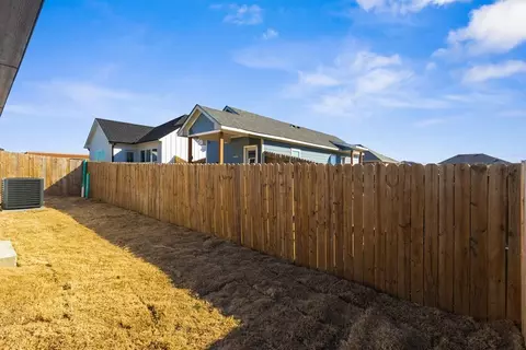 Exterior - 303 Paschall Blvd, Mabank, TX 75147 photo 4 of 5