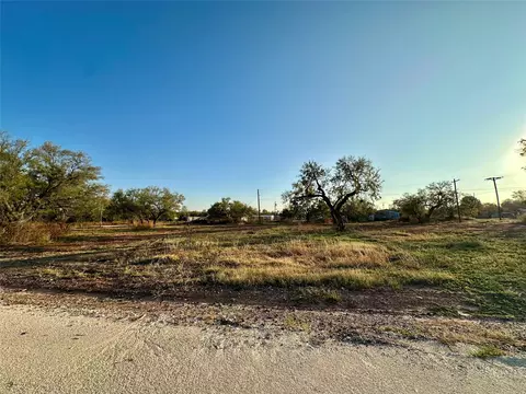 117 S Main St, Trent, TX 79561