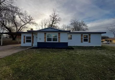2430 Cypress Dr, Paris, TX 75460