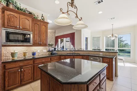 1340 Summerbrook Ln, Midlothian, TX 76065
