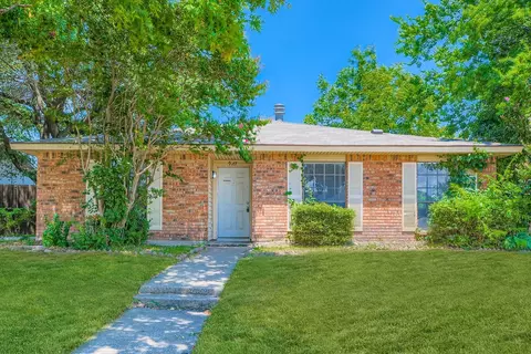 9117 Fairmont Cir, Rowlett, TX 75088