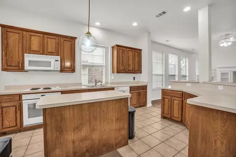 Kitchen - 1610 Mapleleaf Fall Dr, Allen, TX 75002 photo 2 of 4