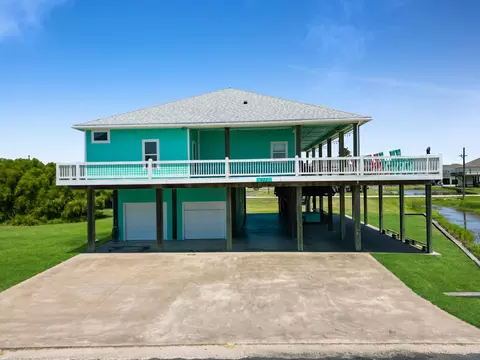 922 Palmridge Dr, Port Bolivar, TX 77650