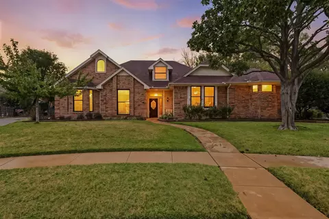 40 Victoria Dr, Rowlett, TX 75088