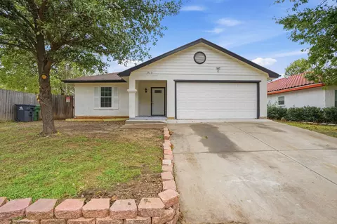 915 High Point Rd, Arlington, TX 76015