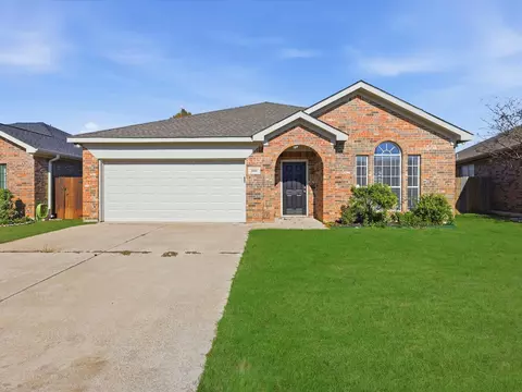 3705 Silverado Trl, Roanoke, TX 76262