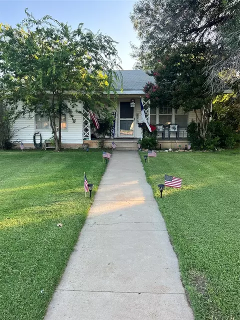 2113 4th St, Brownwood, TX 76801