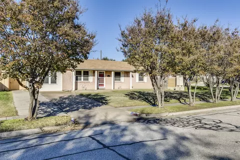 1105 Fairdale St, Irving, TX 75062