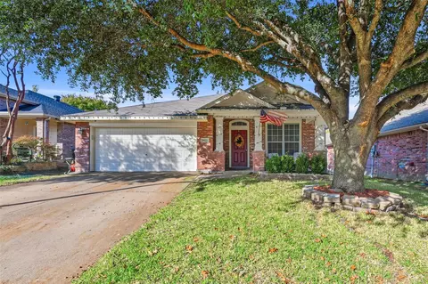 5633 Broken Gap Dr, Fort Worth, TX 76179