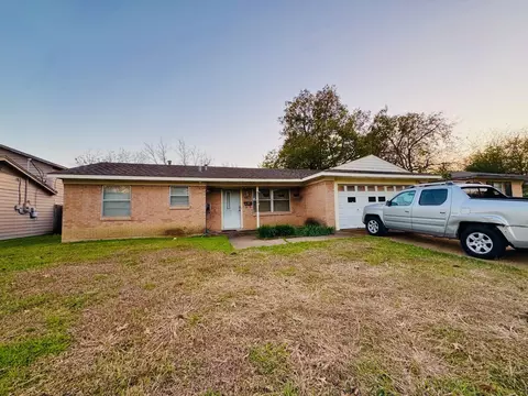 2126 Brookshire St, Arlington, TX 76010